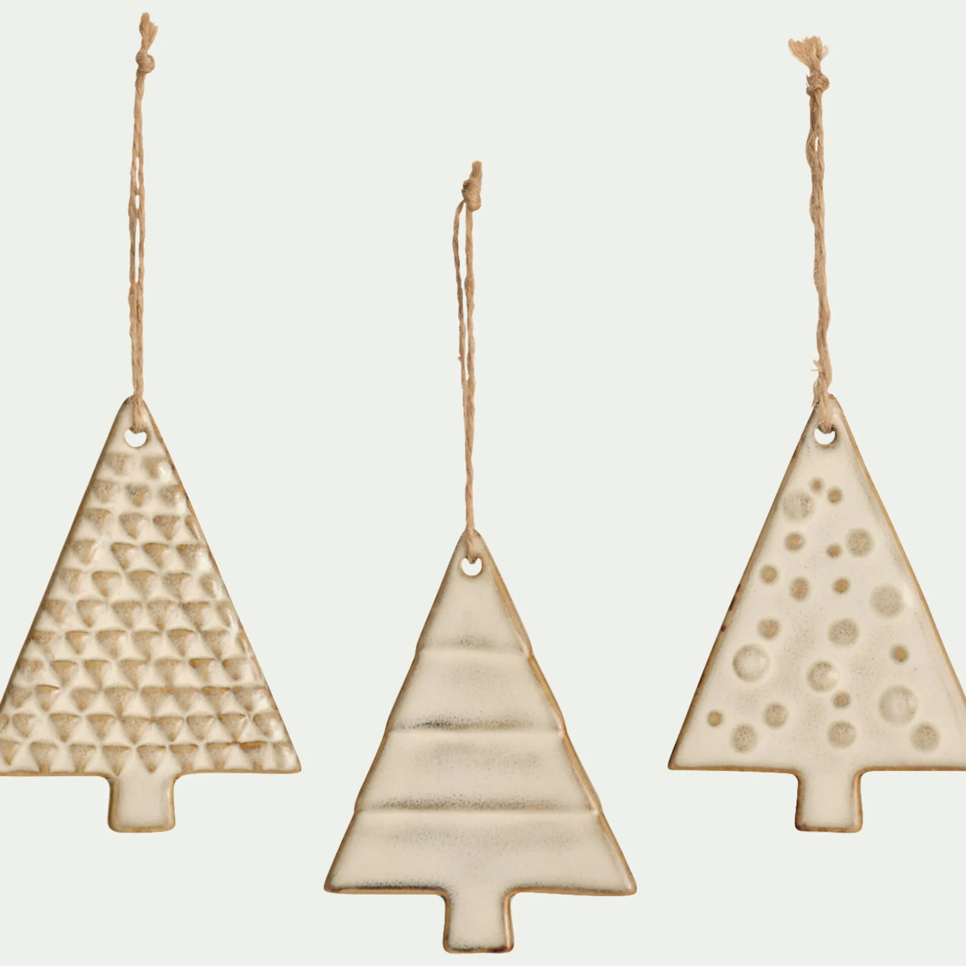 Suspension sapin déco de Noël en porcelaine - naturel (modèle aléatoire)