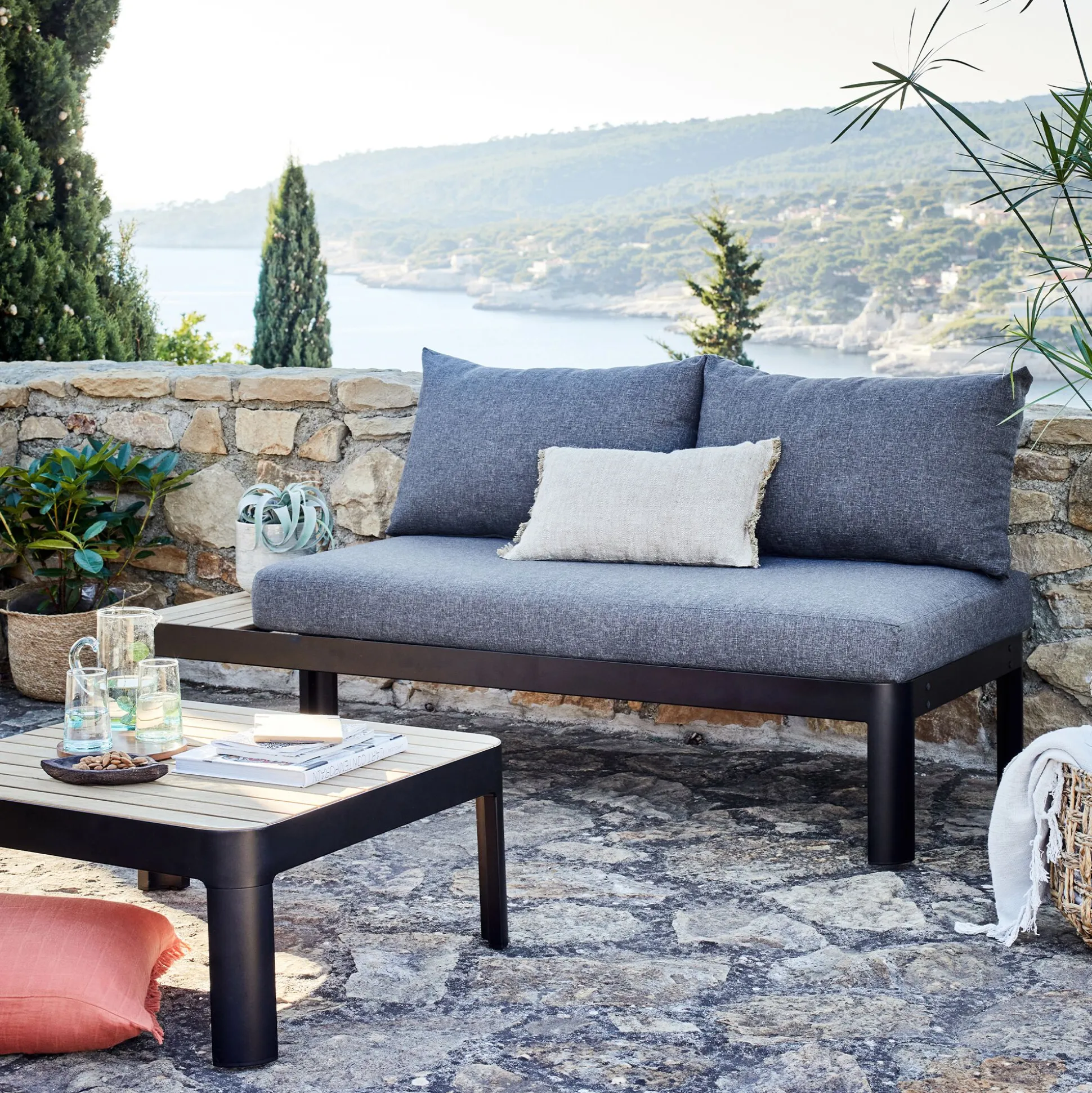 Table basse de jardin carrée en teck et aluminium - noir