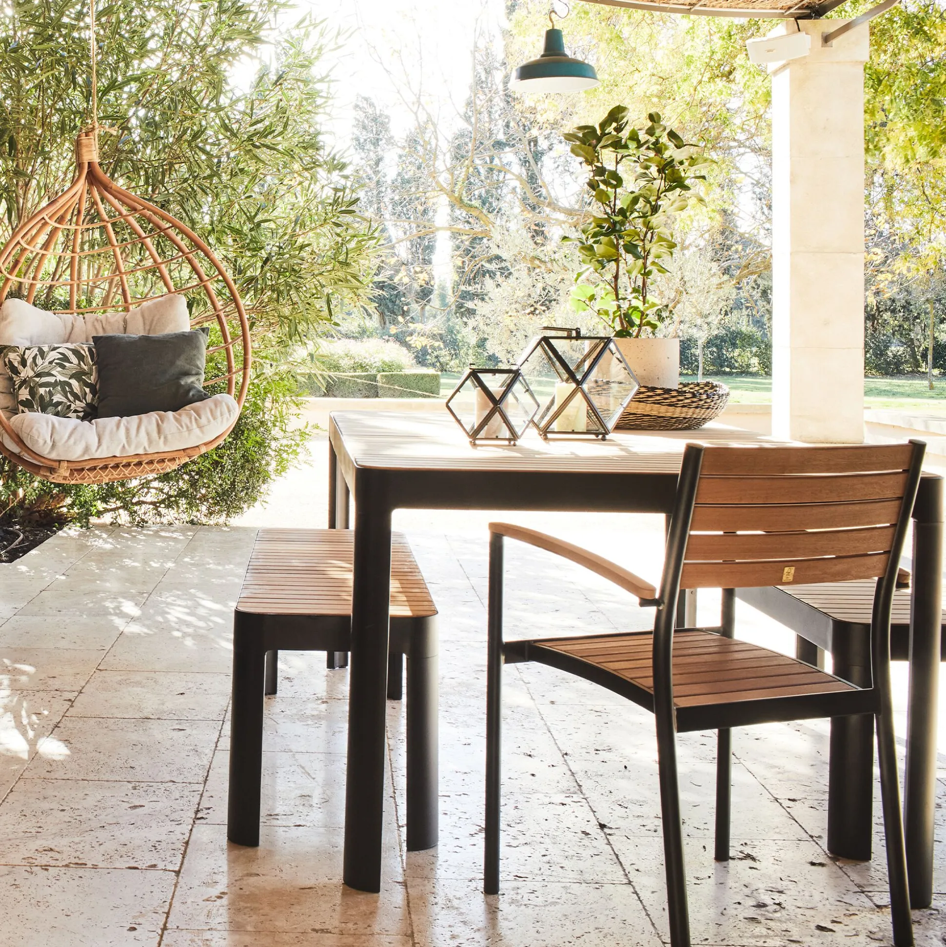 Table de repas jardin en aluminium et teck - bois clair (8 places)