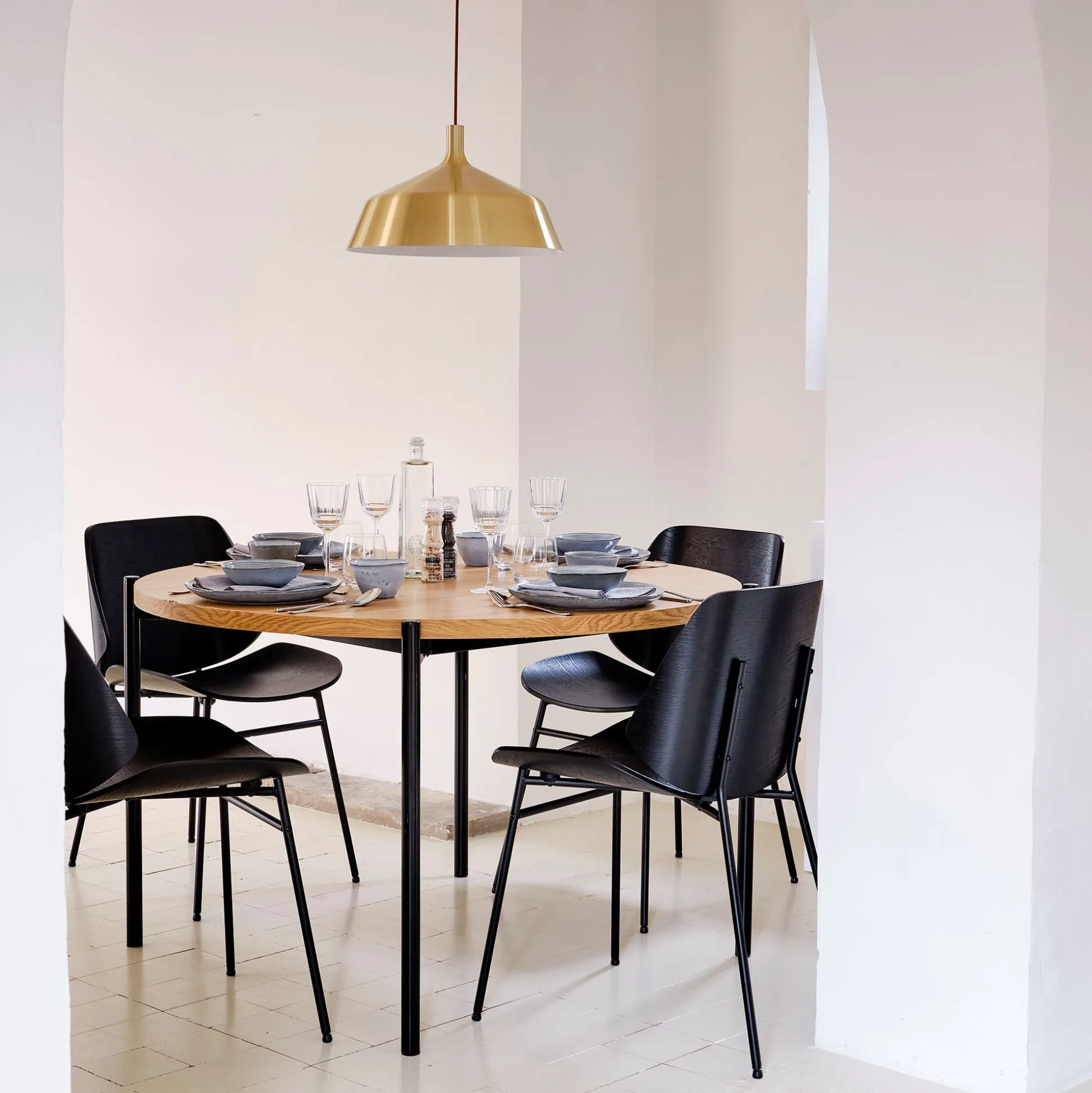 Table de repas ronde effet chêne et acier - bois clair (4 places)