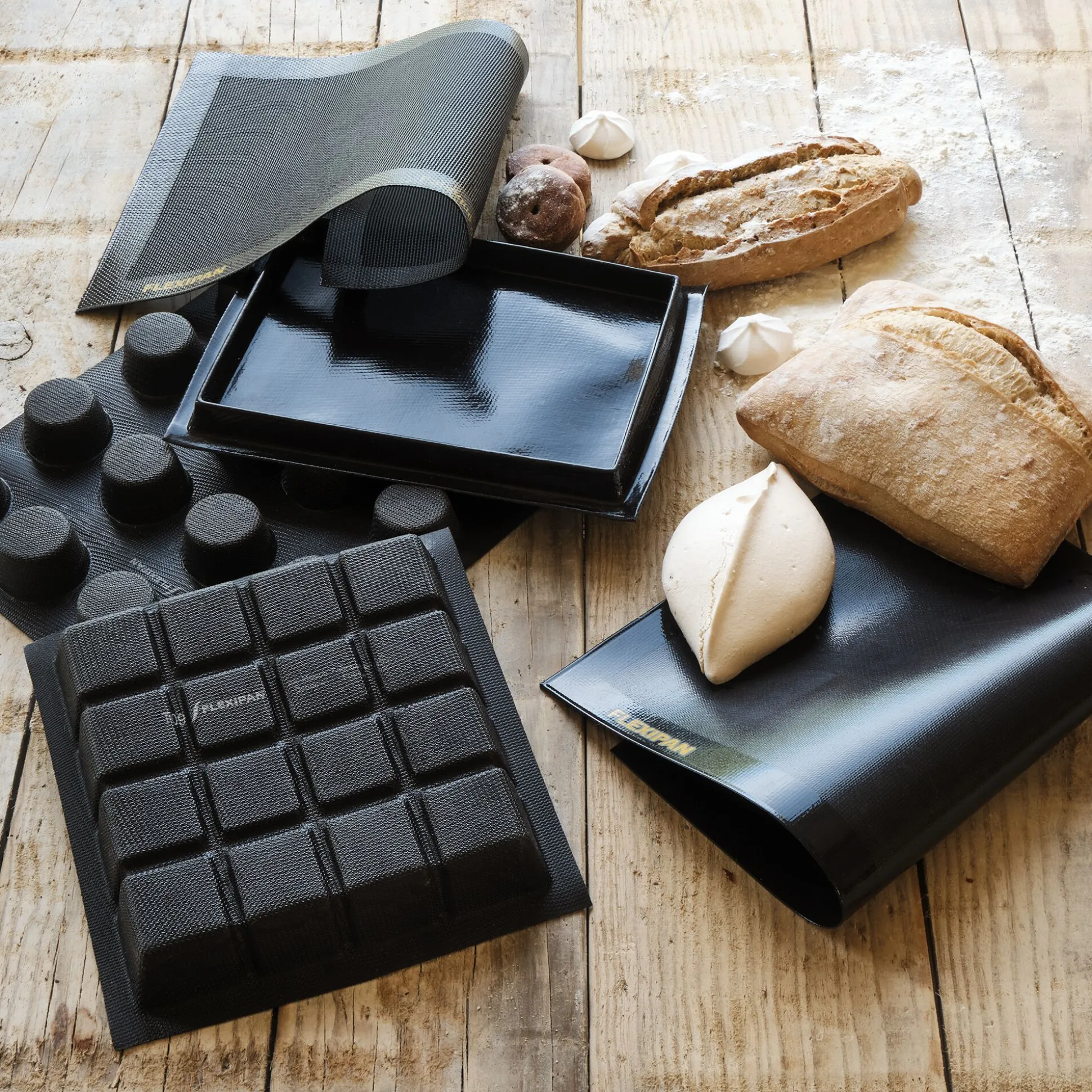 Tapis de cuisson multi-usages en fibre de verre et silicone 29,5x42cm - noir