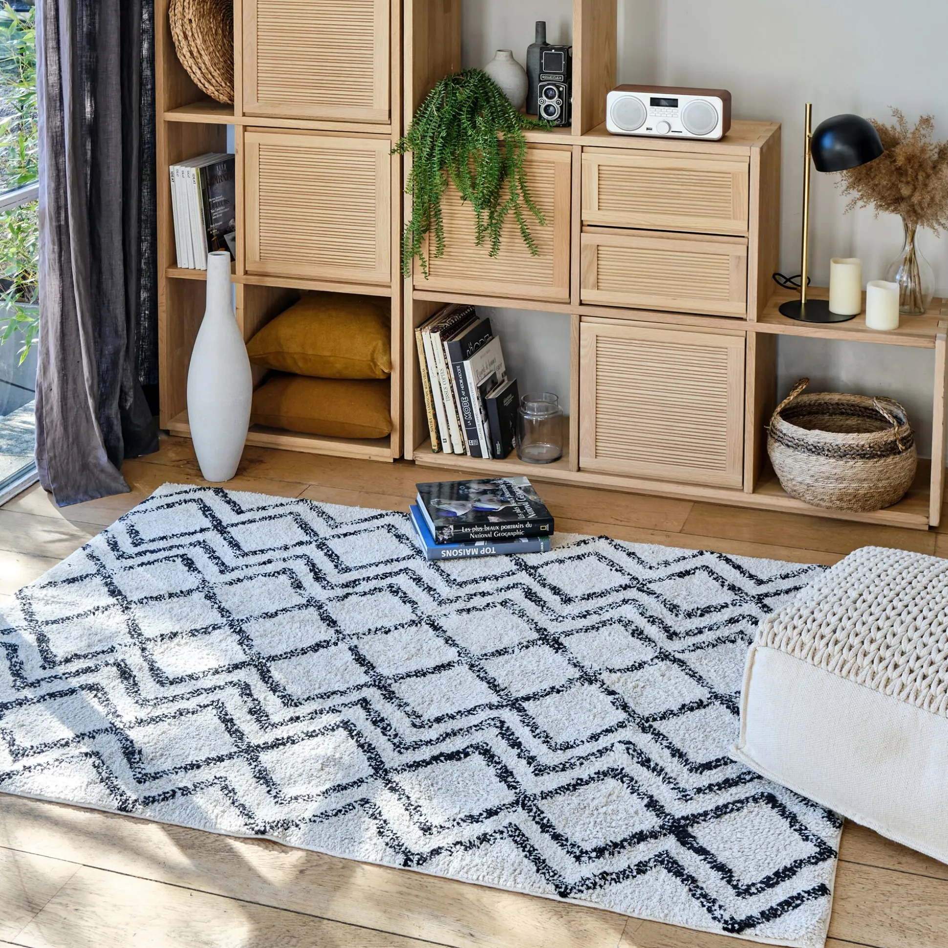 Tapis en coton à motif inspiration berbère - blanc écru et noir 140x200cm