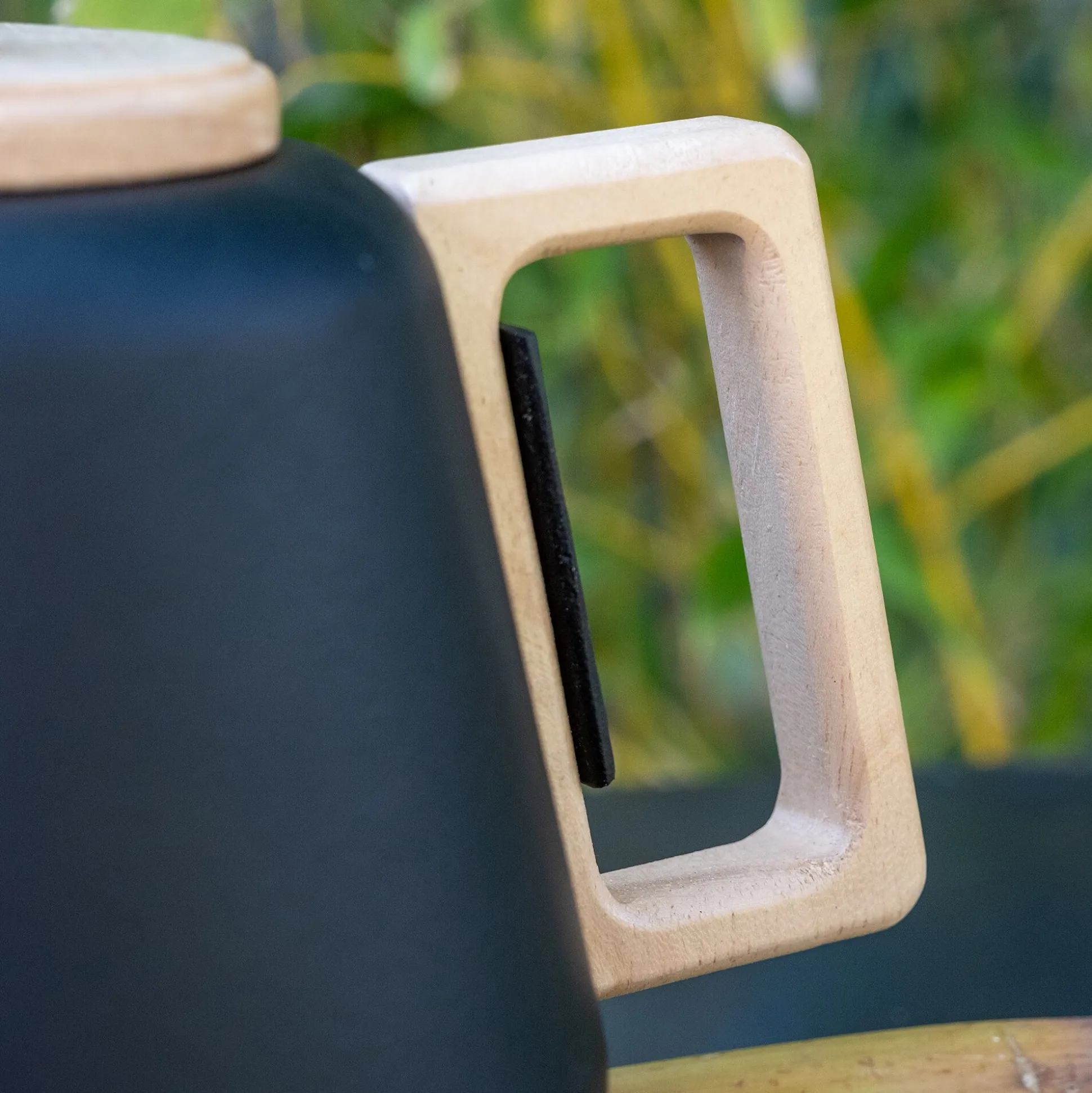 Théière en fonte et bois 1L - noir
