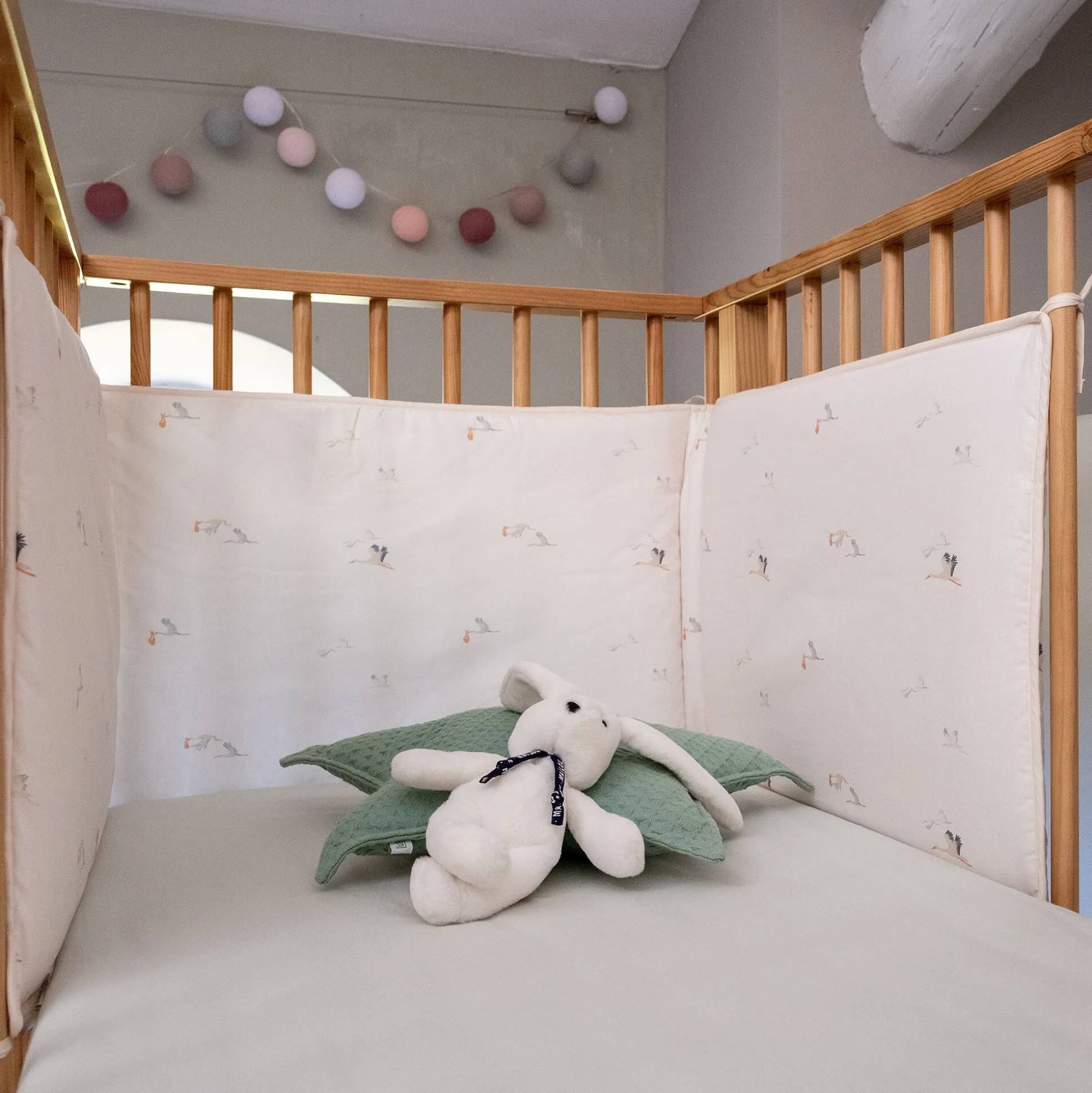 Tour de lit motif cigognes 40x180cm - blanc
