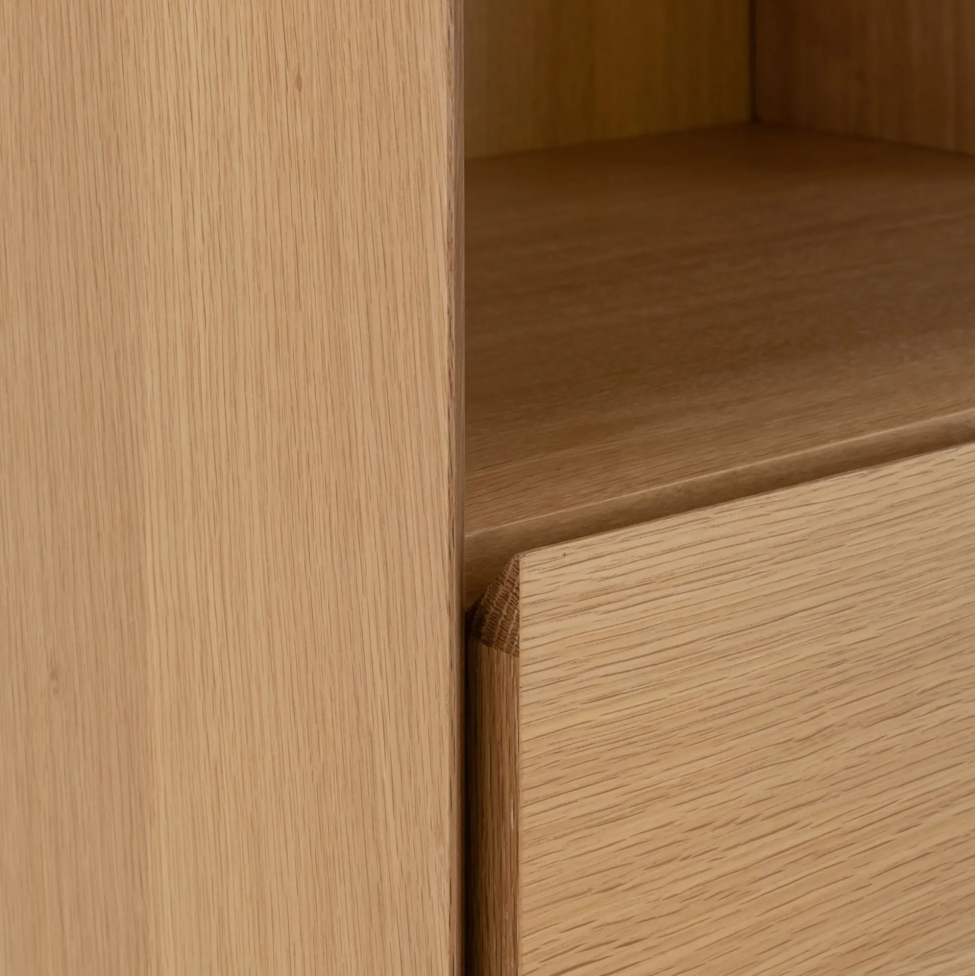 Vaisselier 2 portes en bois - bois clair