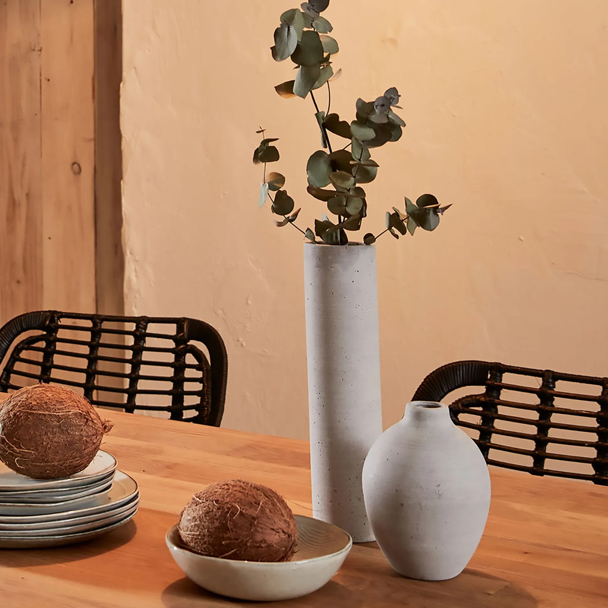 Vase boule en polystone effet béton H17cm - gris clair