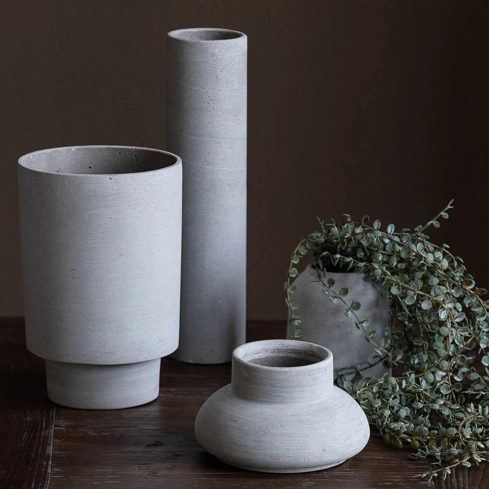 Vase contemporain en polystone effet béton H22cm - gris
