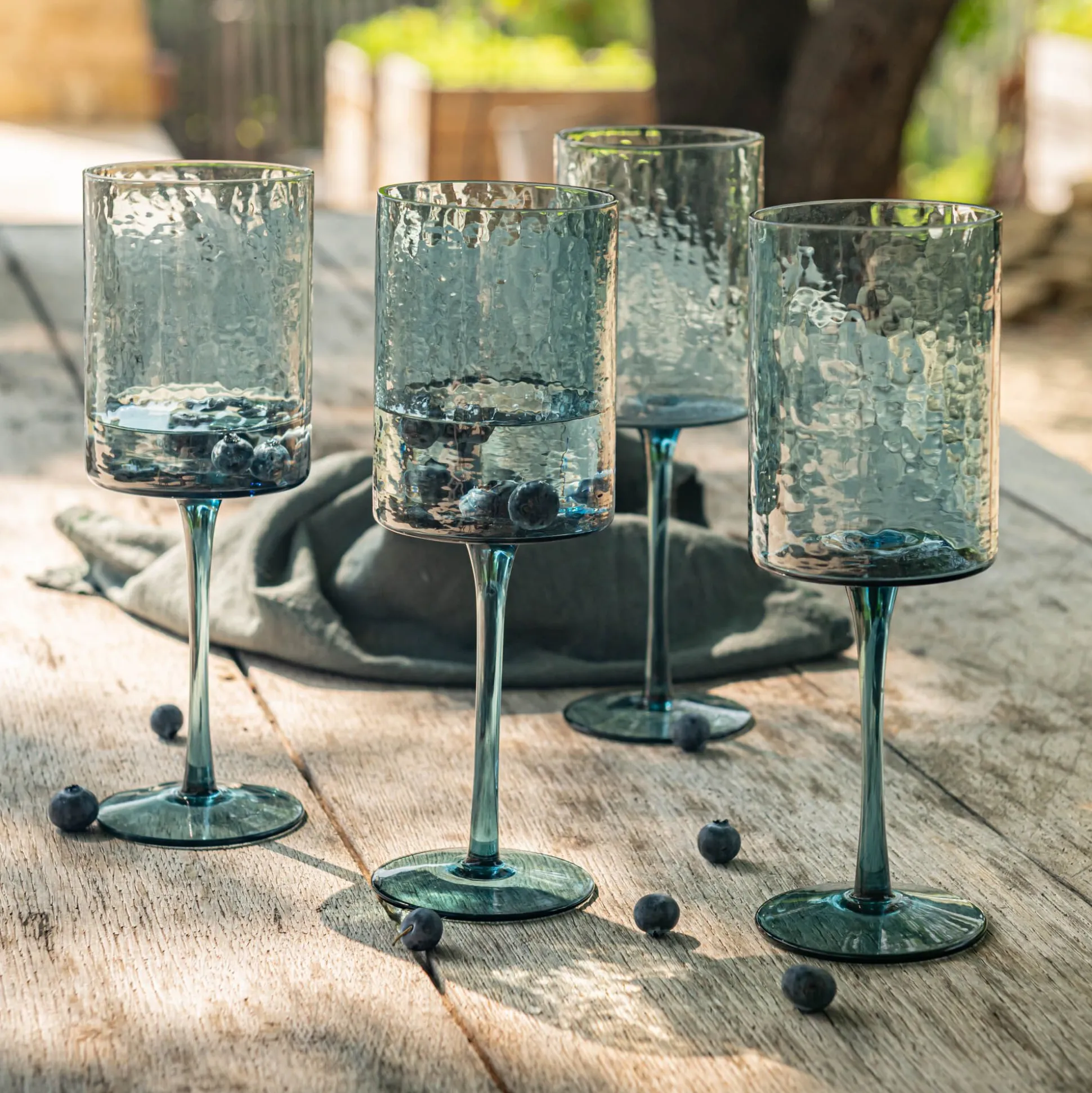 Verre à pied en verre 37cl - bleu